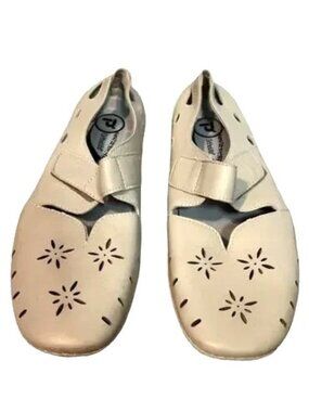 Propét WIDE-width Ortholite Chickadee cream leather mary-jane flats, US10